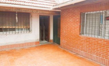 Chalet 5amb en Lanús Oeste con cochera para 2 autos mas patio
