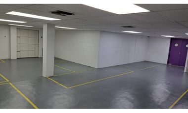AVENIDA LAS AMÉRICAS. ALQUILO AMPLIO LOCAL CON OFICINAS