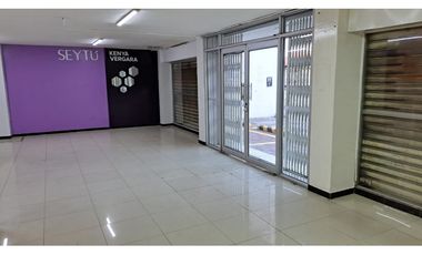 AVENIDA LAS AMÉRICAS. ALQUILO AMPLIO LOCAL CON OFICINAS