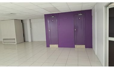 AVENIDA LAS AMÉRICAS. ALQUILO AMPLIO LOCAL CON OFICINAS