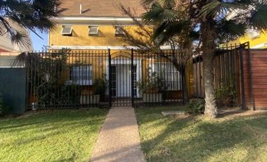 Venta hermosa casa Antupirén con El Acueducto, Peñalolén, 4D, 3B