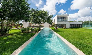 Terrenos en Venta en Mérida Norte, Privada con Casa Club en Conkal