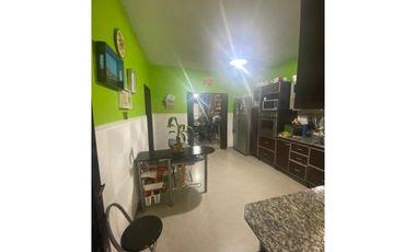 ALVEAR 3225 e/Llerena y Luján