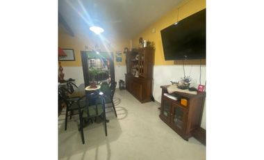 ALVEAR 3225 e/Llerena y Luján