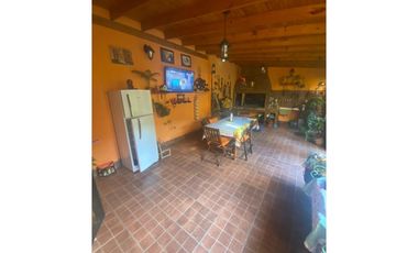 ALVEAR 3225 e/Llerena y Luján