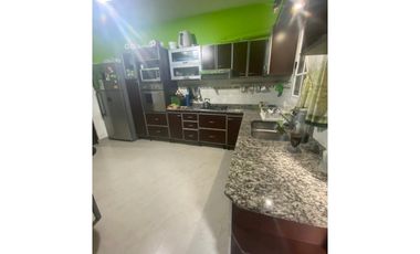 ALVEAR 3225 e/Llerena y Luján