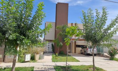 Moderna Casa en Mendoza Barrio Privado 4 habitaciones pileta