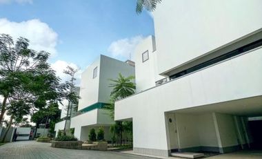 DIJUAL RUMAH ONE GATED SYSTEM di Jl KENANGA / AMPERA, JAKSEL