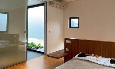 DIJUAL RUMAH ONE GATED SYSTEM di Jl KENANGA / AMPERA, JAKSEL