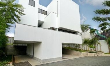 DIJUAL RUMAH ONE GATED SYSTEM di Jl KENANGA / AMPERA, JAKSEL