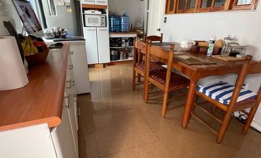 ¡CASA GRANDE CERCANO AL MALL PLAZA (200 MTS2) en Iquique