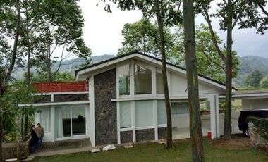Rumah Villa Cantik @Dago Atas Dekat Kawasan Dago, Cigadung, Tubagus Ismail, Dipatiukur dan Cimbuleuit