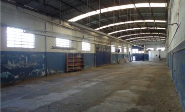 Extraordinario galpón con gran potencial. Distrito E3