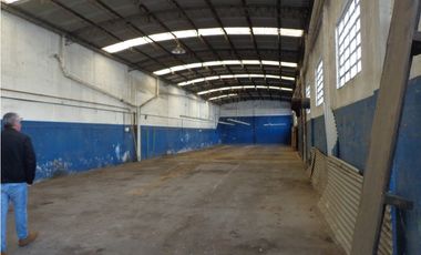 Extraordinario galpón con gran potencial. Distrito E3