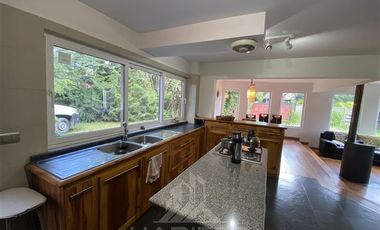 Casa en Venta en COD36953 En centro de Pucón a 1 cuadra de terminal de buses