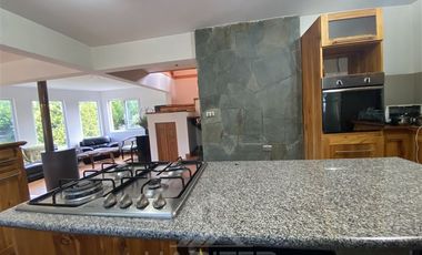 Casa en Venta en COD36953 En centro de Pucón a 1 cuadra de terminal de buses