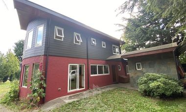 Casa en Venta en COD36953 En centro de Pucón a 1 cuadra de terminal de buses