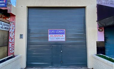 Local comercial ubicado sobre la Avenida Hipólito Yrigoyen.