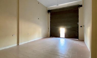 Local comercial ubicado sobre la Avenida Hipólito Yrigoyen.