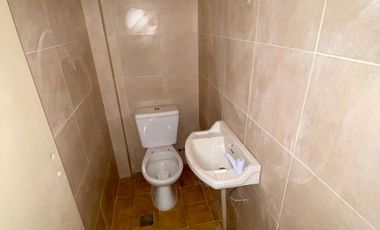 Local comercial ubicado sobre la Avenida Hipólito Yrigoyen.