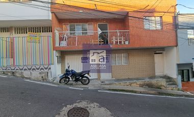 COD. 2207 - SE ARRIENDA CASA - BARRIO: LA PEDREGOSA