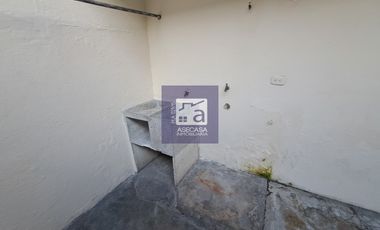 COD. 2207 - SE ARRIENDA CASA - BARRIO: LA PEDREGOSA