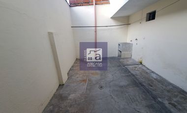COD. 2207 - SE ARRIENDA CASA - BARRIO: LA PEDREGOSA