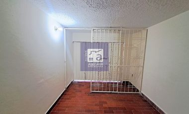 COD. 2207 - SE ARRIENDA CASA - BARRIO: LA PEDREGOSA