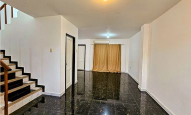 Vendo casa, Urb, Santa Maria, cerca registro civil, manta