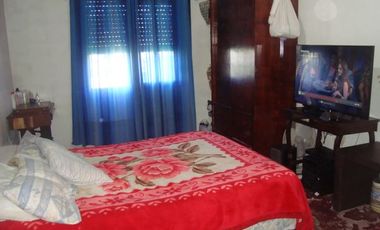 BURZACO: CASA ESTILO AMERICANA, CON QUINCHO Y FONDO