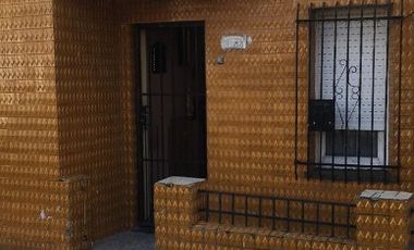 Casa con Departamento en venta en Wilde