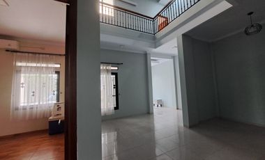 Bagus Siap Huni Rumah Pojok 4 kamar Brand  New di Griya Flora, Beji Depok Dekat Akses Tol Desari