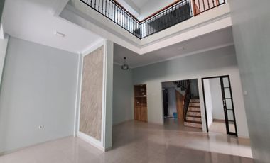 Bagus Siap Huni Rumah Pojok 4 kamar Brand  New di Griya Flora, Beji Depok Dekat Akses Tol Desari