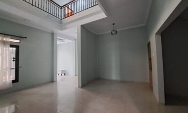 Bagus Siap Huni Rumah Pojok 4 kamar Brand  New di Griya Flora, Beji Depok Dekat Akses Tol Desari