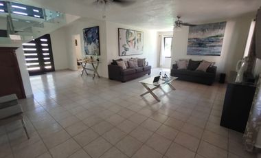 Sur casa muy amplia Peñuelas