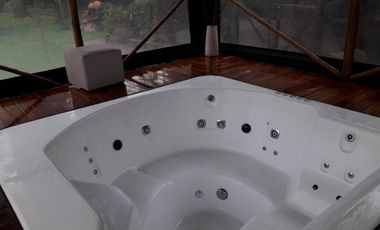 Excepcional casa quinta, cercana a la autopista.