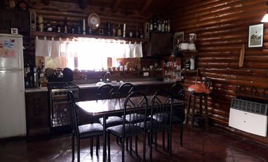 Excepcional casa quinta, cercana a la autopista.