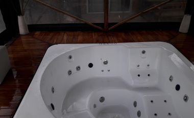 Excepcional casa quinta, cercana a la autopista.