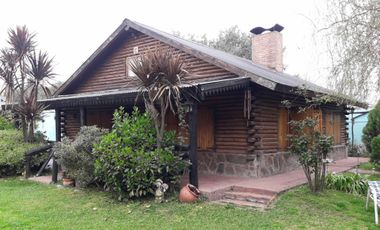 Excepcional casa quinta, cercana a la autopista.