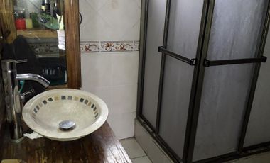 Excepcional casa quinta, cercana a la autopista.