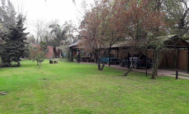 Excepcional casa quinta, cercana a la autopista.