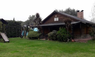 Excepcional casa quinta, cercana a la autopista.