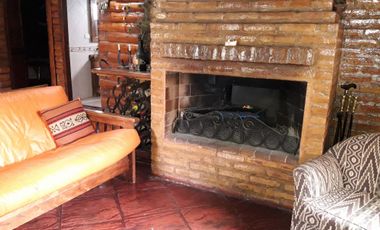 Excepcional casa quinta, cercana a la autopista.