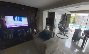 CASA EN VENTA. ÚNICA POR SUS CARACTERÍSTICAS. A MINUTOS DEL CENTRO DE POSADAS.