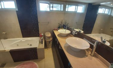 CASA EN VENTA. ÚNICA POR SUS CARACTERÍSTICAS. A MINUTOS DEL CENTRO DE POSADAS.