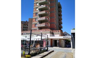 3 Ambientes con cochera. A mts del mar.