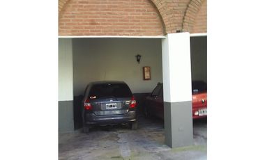 3 Ambientes con cochera. A mts del mar.