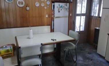 GALPON DOBLE de 250 m2  EN ESQUINA CON DEPARTAMENTOS PLANTA ALTA