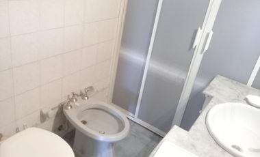 GALPON DOBLE de 250 m2  EN ESQUINA CON DEPARTAMENTOS PLANTA ALTA