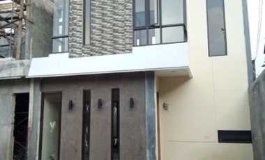 rumah 2 lantai siap huni free semua biaya di cilendek